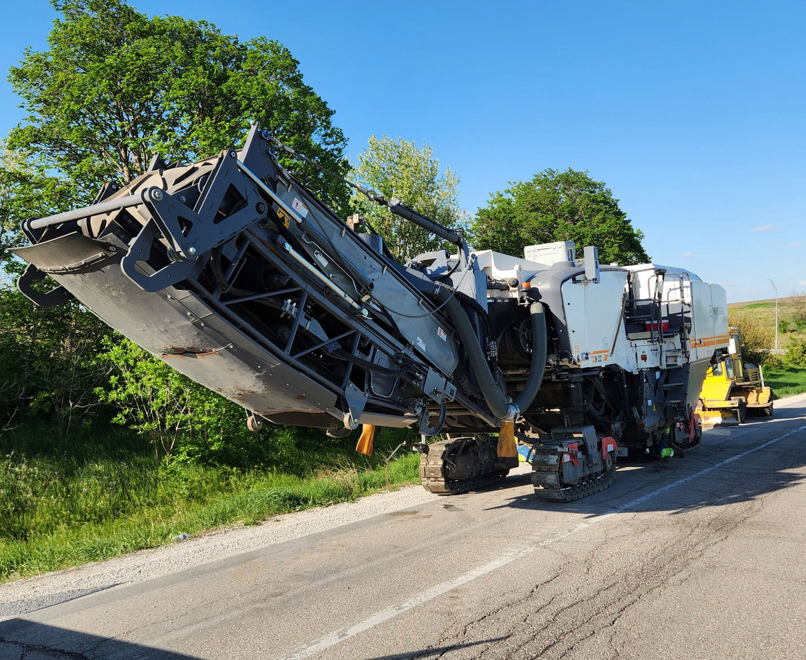 Wirtgen W 220 I - Fraiseuse à froid: photos 3 Wirtgen W 220 I - Fraiseuse à froid: photos 3