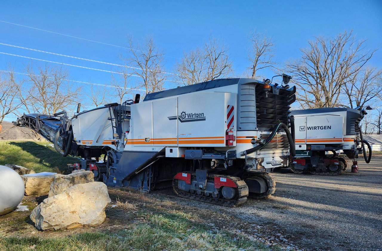 Wirtgen W 250 I - Fraiseuse à froid: photos 3 Wirtgen W 250 I - Fraiseuse à froid: photos 3