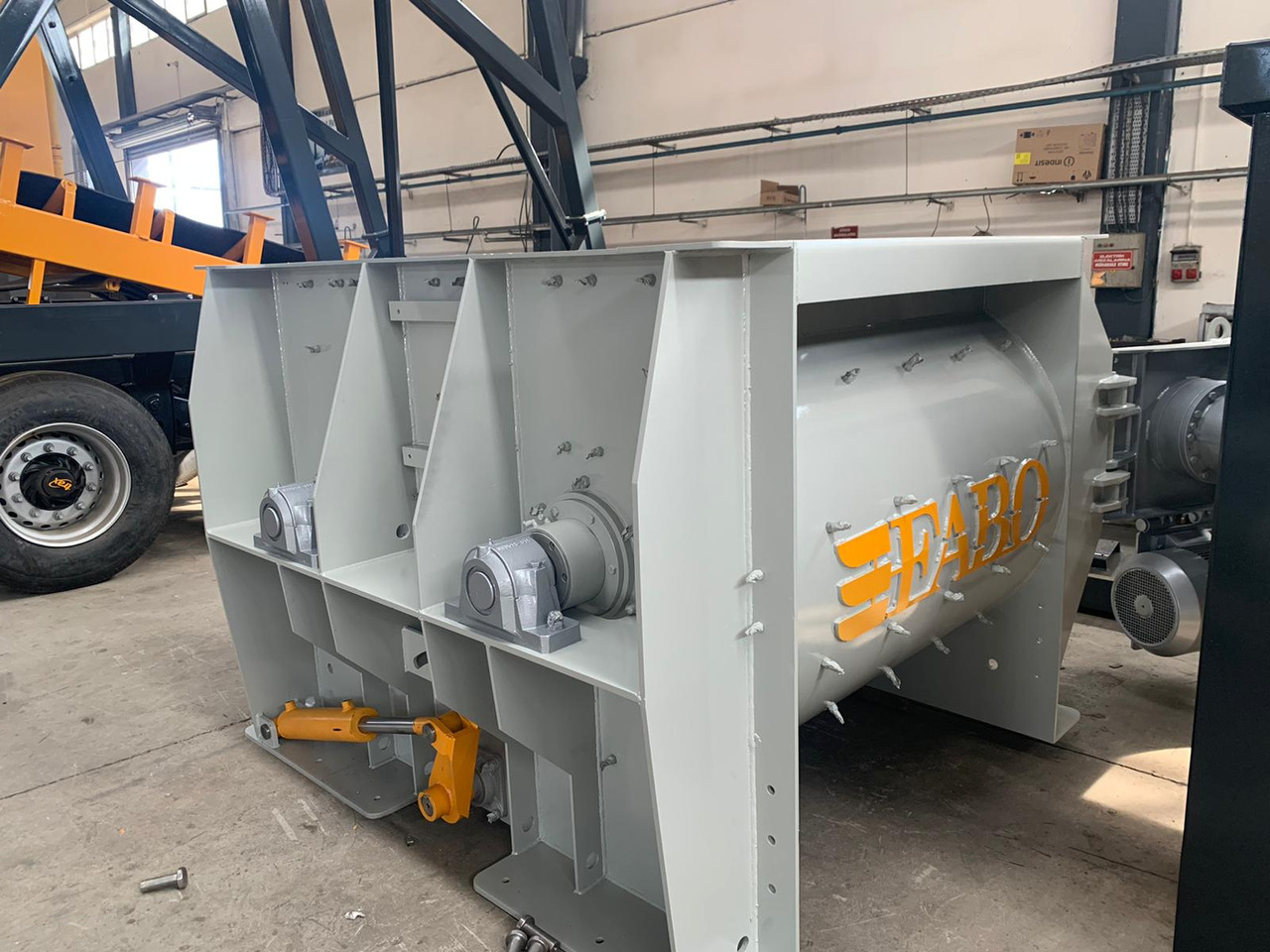 FABO twin shaft mixer - Bétonnière: photos 5 FABO twin shaft mixer - Bétonnière: photos 5