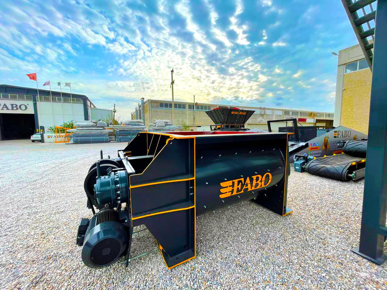 FABO twin shaft mixer - Bétonnière: photos 1 FABO twin shaft mixer - Bétonnière: photos 1