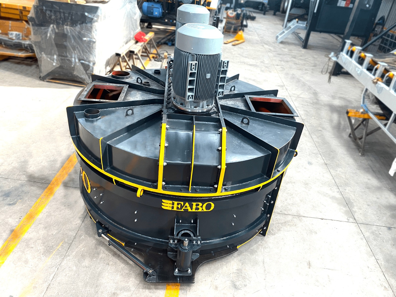 FABO twin shaft mixer - Bétonnière: photos 4 FABO twin shaft mixer - Bétonnière: photos 4