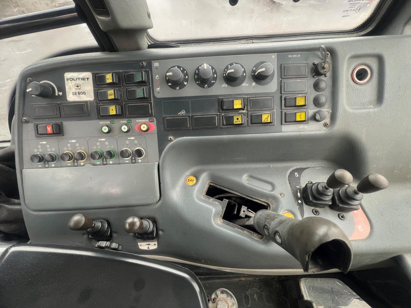Tracteur agricole Valtra M150-4: photos 13