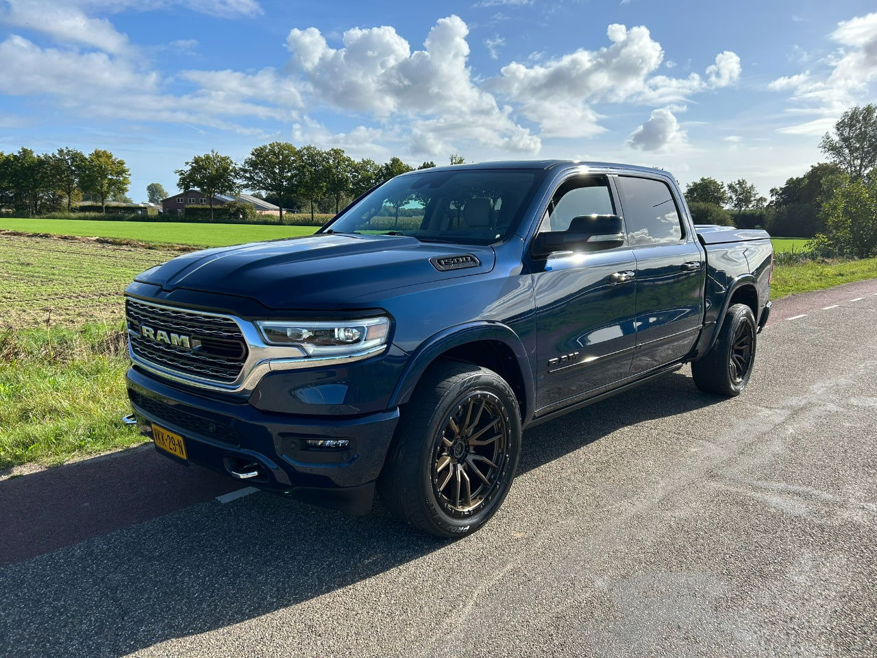 Dodge Ram Pick Up 1500 5.7 V8 4x4 Creb Cab Limeted Hemi Etorque - Pick-up: photos 3 Dodge Ram Pick Up 1500 5.7 V8 4x4 Creb Cab Limeted Hemi Etorque - Pick-up: photos 3