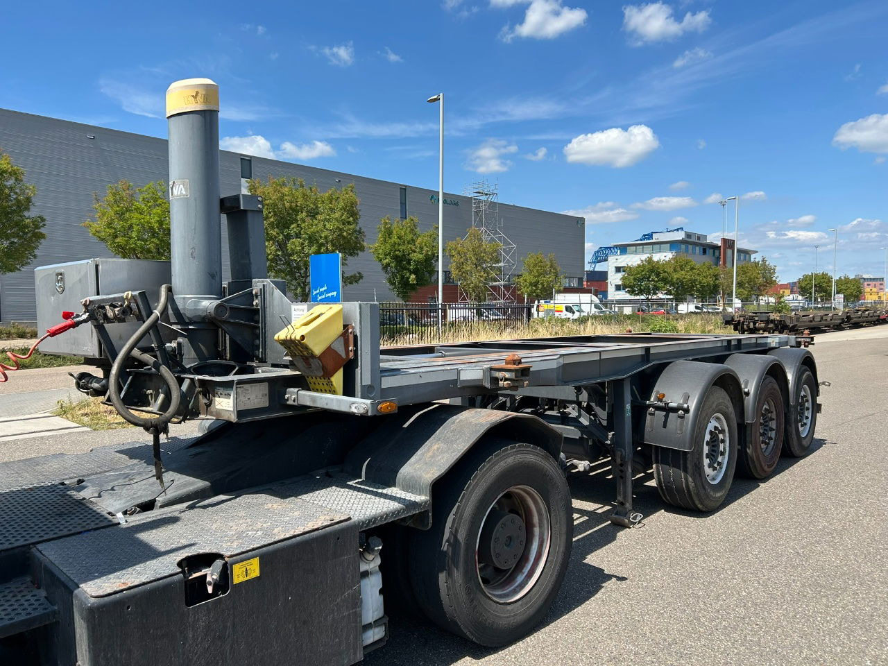 Mafa 2 x in stock 20 ft tipping chassis / disc brakes / lifting axle / alcoa wheels - Semi-remorque porte-conteneur/ Caisse mobile: photos 1 Mafa 2 x in stock 20 ft tipping chassis / disc brakes / lifting axle / alcoa wheels - Semi-remorque porte-conteneur/ Caisse mobile: photos 1