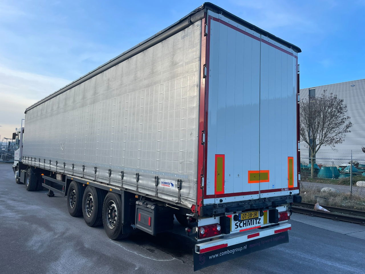 Schmitz Cargobull SCB-S3T EN 12642-XL Allu borden - disc brakes 2 x toolbox / tu - Semi-remorque rideaux coulissants: photos 3 Schmitz Cargobull SCB-S3T EN 12642-XL Allu borden - disc brakes 2 x toolbox / tu - Semi-remorque rideaux coulissants: photos 3