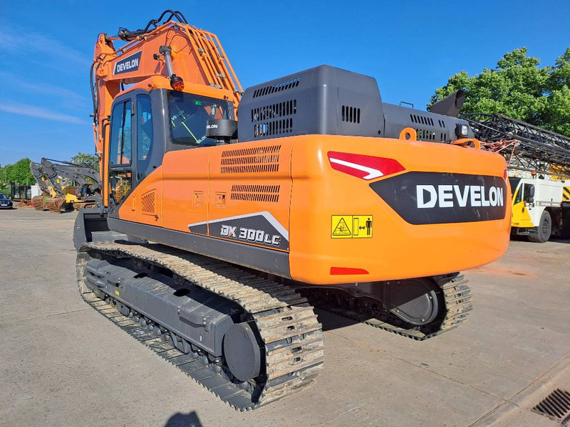 Develon DX 300 LC-7LC-7M (4 Pieces available) - Pelle sur chenille: photos 2 Develon DX 300 LC-7LC-7M (4 Pieces available) - Pelle sur chenille: photos 2