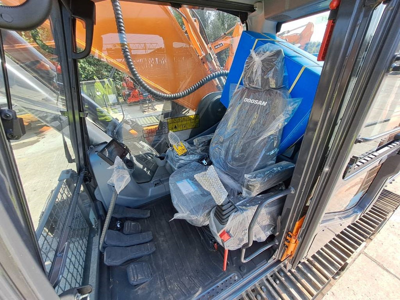 Pelle sur chenille neuf Doosan DX530LC-7M: photos 20