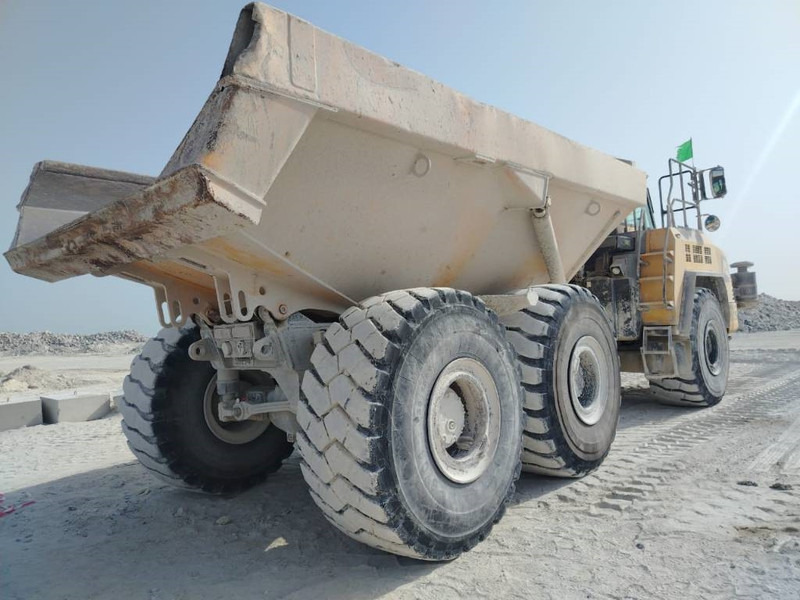 Komatsu HM400-3R (4 pieces available in Abu Dhabi) - Tombereau articulé: photos 5 Komatsu HM400-3R (4 pieces available in Abu Dhabi) - Tombereau articulé: photos 5