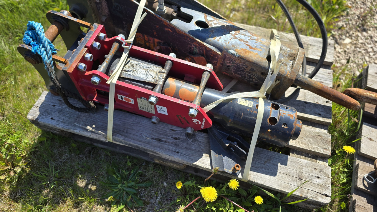 Mastermech MHB 11, New. Made in Italy. - Marteau hydraulique pour Mini pelle: photos 1 Mastermech MHB 11, New. Made in Italy. - Marteau hydraulique pour Mini pelle: photos 1