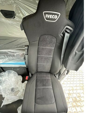IVECO S-Way AS440S49T/P - AF4T COMFORT+AERO+ LED+NAVI... - Tracteur routier: photos 4 IVECO S-Way AS440S49T/P - AF4T COMFORT+AERO+ LED+NAVI... - Tracteur routier: photos 4