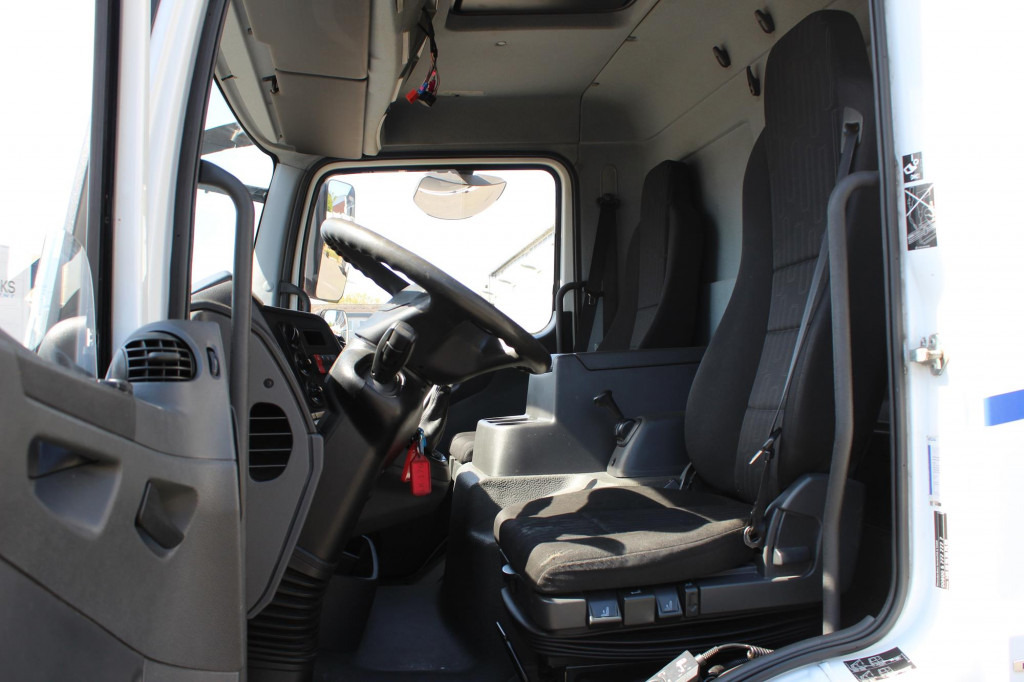 Mercedes-Benz Atego 1221 E6 Koffer Klima LDW Schalter LBW - Camion: photos 5 Mercedes-Benz Atego 1221 E6 Koffer Klima LDW Schalter LBW - Camion: photos 5