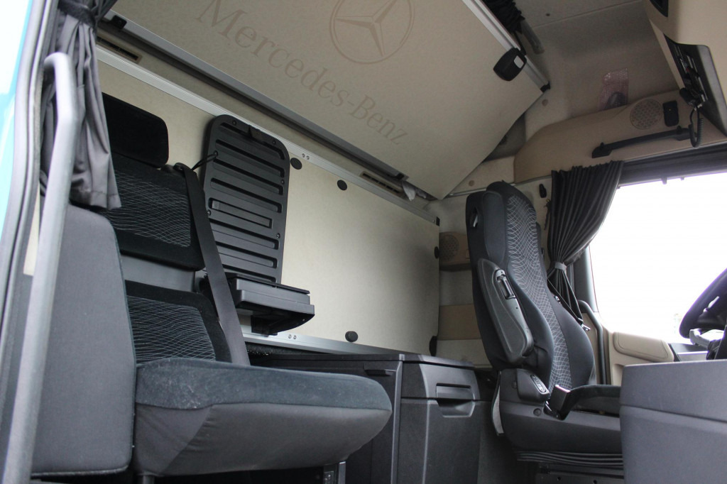 Mercedes-Benz Actros 2548 Koffer Retarder Schlafkab Kühlbox - Véhicule utilitaire: photos 5 Mercedes-Benz Actros 2548 Koffer Retarder Schlafkab Kühlbox - Véhicule utilitaire: photos 5
