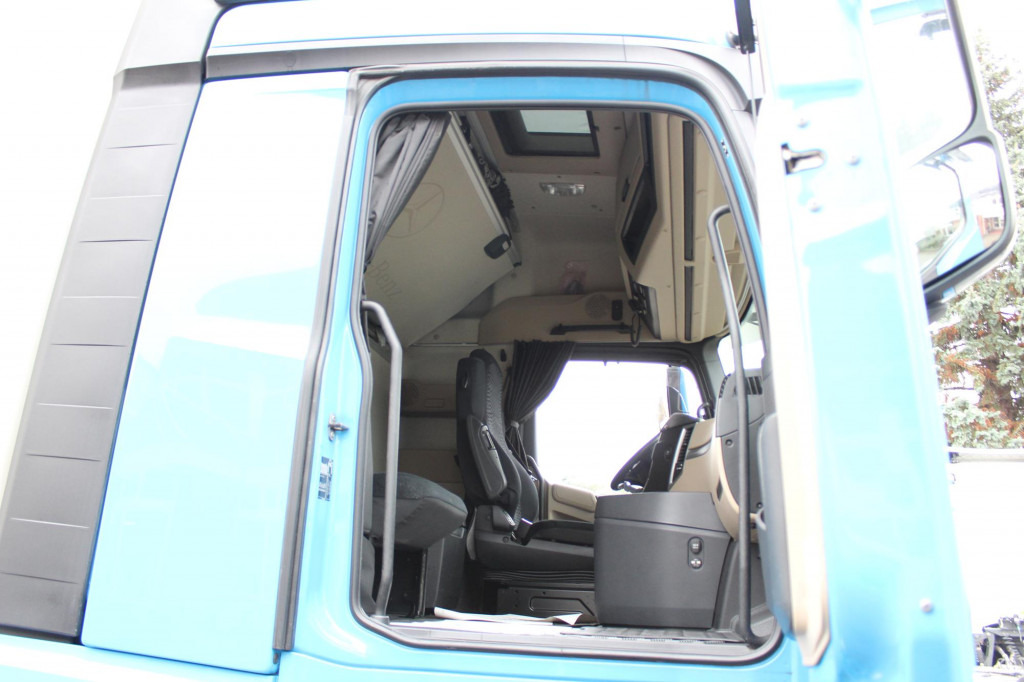 Mercedes-Benz Actros 2548 Koffer Retarder Schlafkab Kühlbox - Véhicule utilitaire: photos 4 Mercedes-Benz Actros 2548 Koffer Retarder Schlafkab Kühlbox - Véhicule utilitaire: photos 4