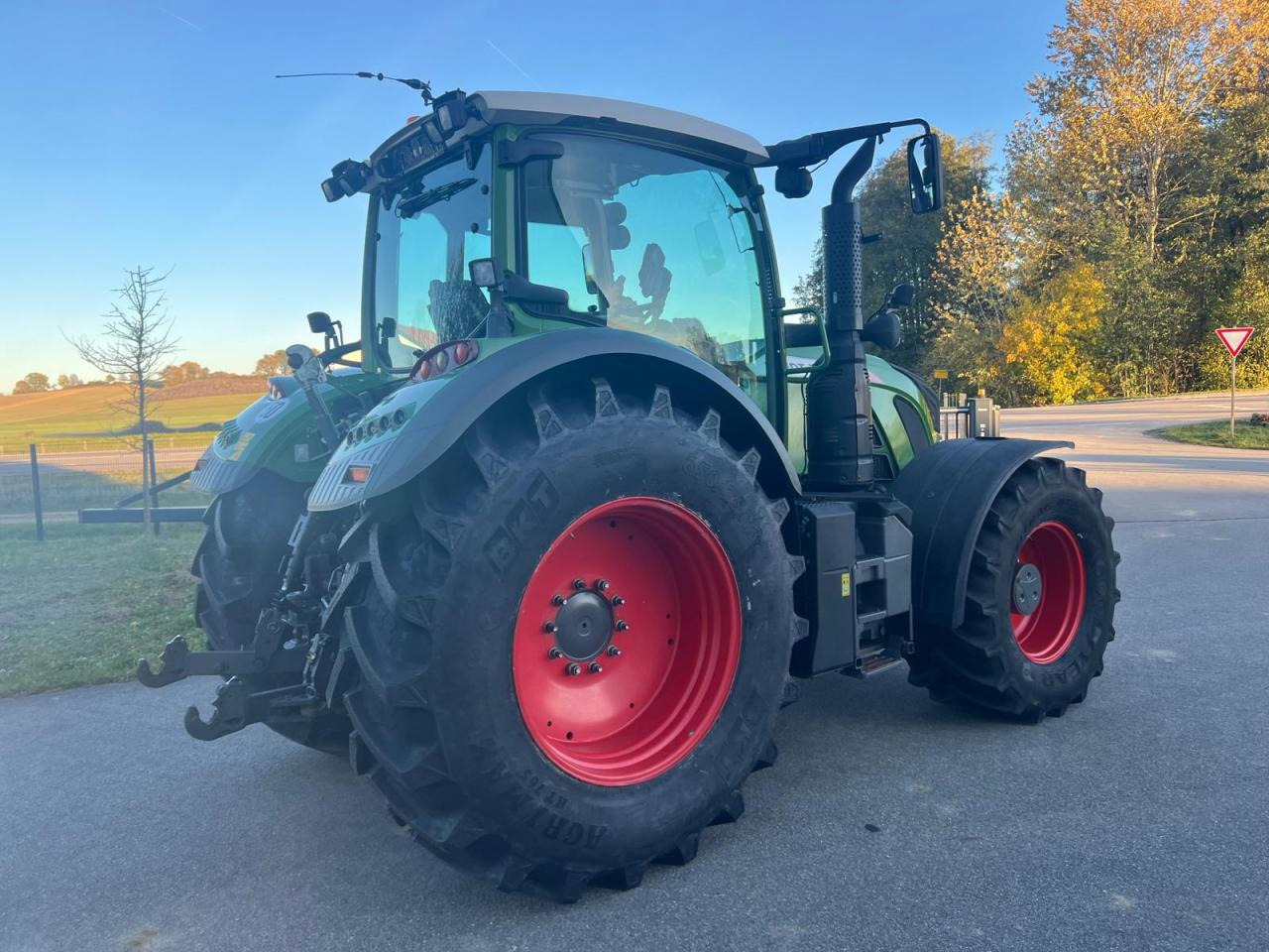Fendt Vario 720 Profi Plus S4, FZW, FKH, GPS, 4800 Bh, neue Hinterreifen, FINANZIERUNG MÖGLICH - Tracteur agricole: photos 5 Fendt Vario 720 Profi Plus S4, FZW, FKH, GPS, 4800 Bh, neue Hinterreifen, FINANZIERUNG MÖGLICH - Tracteur agricole: photos 5