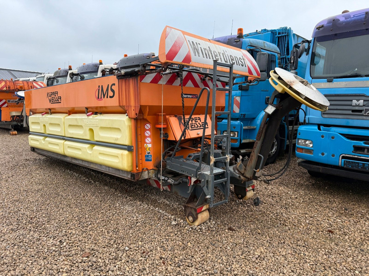 Küpper Weisser Salzstreuer 8 cbm Winterdienst - Camion ampliroll: photos 1 Küpper Weisser Salzstreuer 8 cbm Winterdienst - Camion ampliroll: photos 1