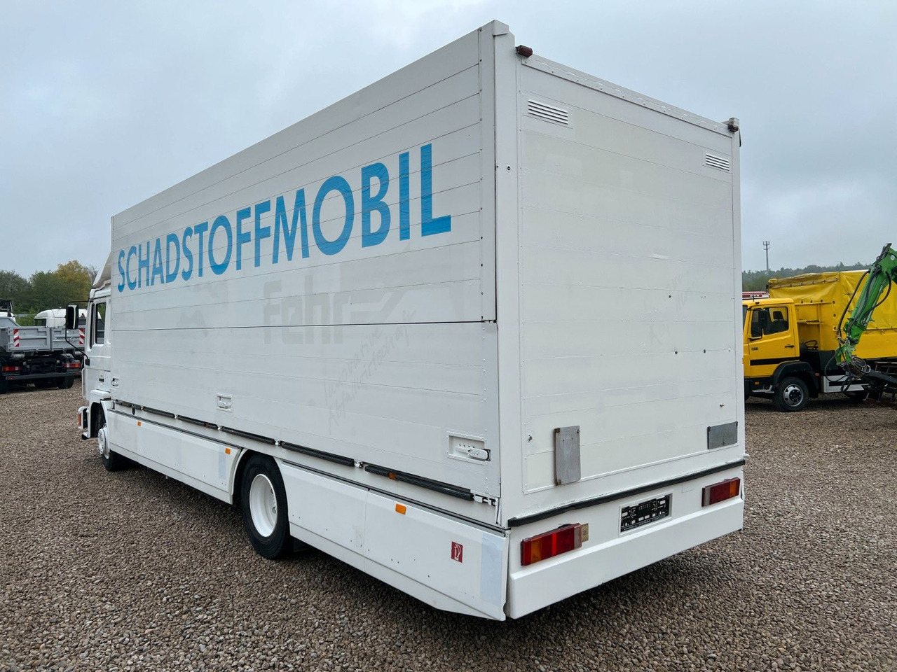 MAN 14.272 Schwenkwand / Schadstoffmobil MAN 14.272 Schwenkwand / Schadstoffmobil - Camion pour le transport de boissons: photos 3 MAN 14.272 Schwenkwand / Schadstoffmobil MAN 14.272 Schwenkwand / Schadstoffmobil - Camion pour le transport de boissons: photos 3