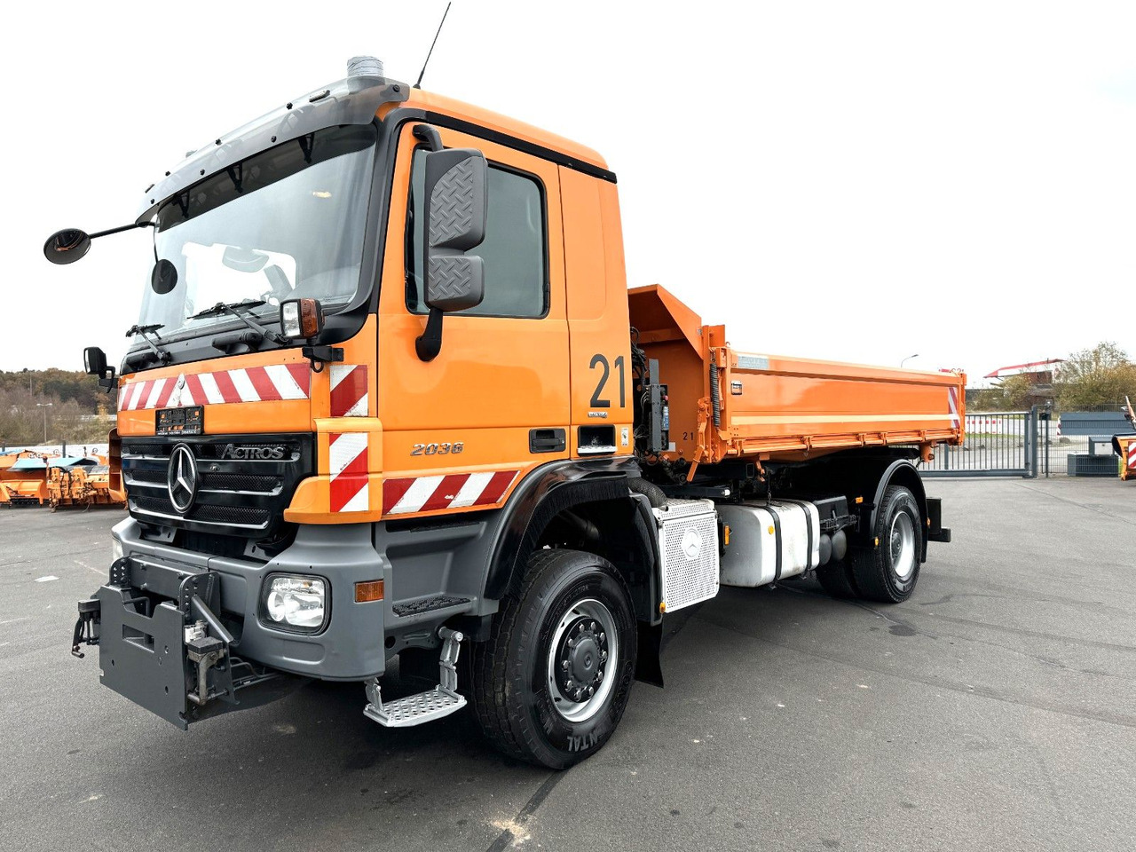 Mercedes-Benz Actros 2036 4x4 Meiler Kipper Winterdienst Euro5 Mercedes-Benz Actros 2036 4x4 Meiller Kipper Winterdienst E 5 - Camion benne: photos 1 Mercedes-Benz Actros 2036 4x4 Meiler Kipper Winterdienst Euro5 Mercedes-Benz Actros 2036 4x4 Meiller Kipper Winterdienst E 5 - Camion benne: photos 1