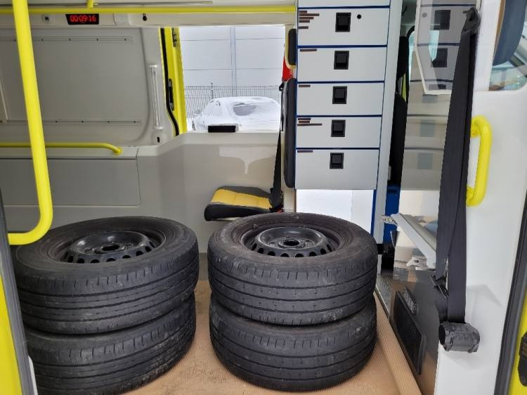 FORD TRANSIT 2,0TDI AMBULANCE KLIMA 4.2018 EURO 6, 3 UNITS - Ambulance: photos 5 FORD TRANSIT 2,0TDI AMBULANCE KLIMA 4.2018 EURO 6, 3 UNITS - Ambulance: photos 5