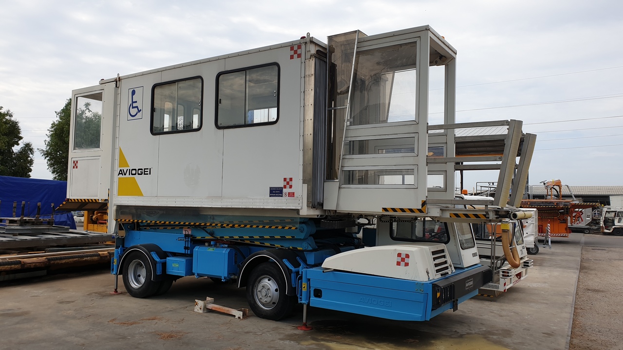 AVIOGEI Ambulift E747 (Half Cab) - Ambulift: photos 1 AVIOGEI Ambulift E747 (Half Cab) - Ambulift: photos 1