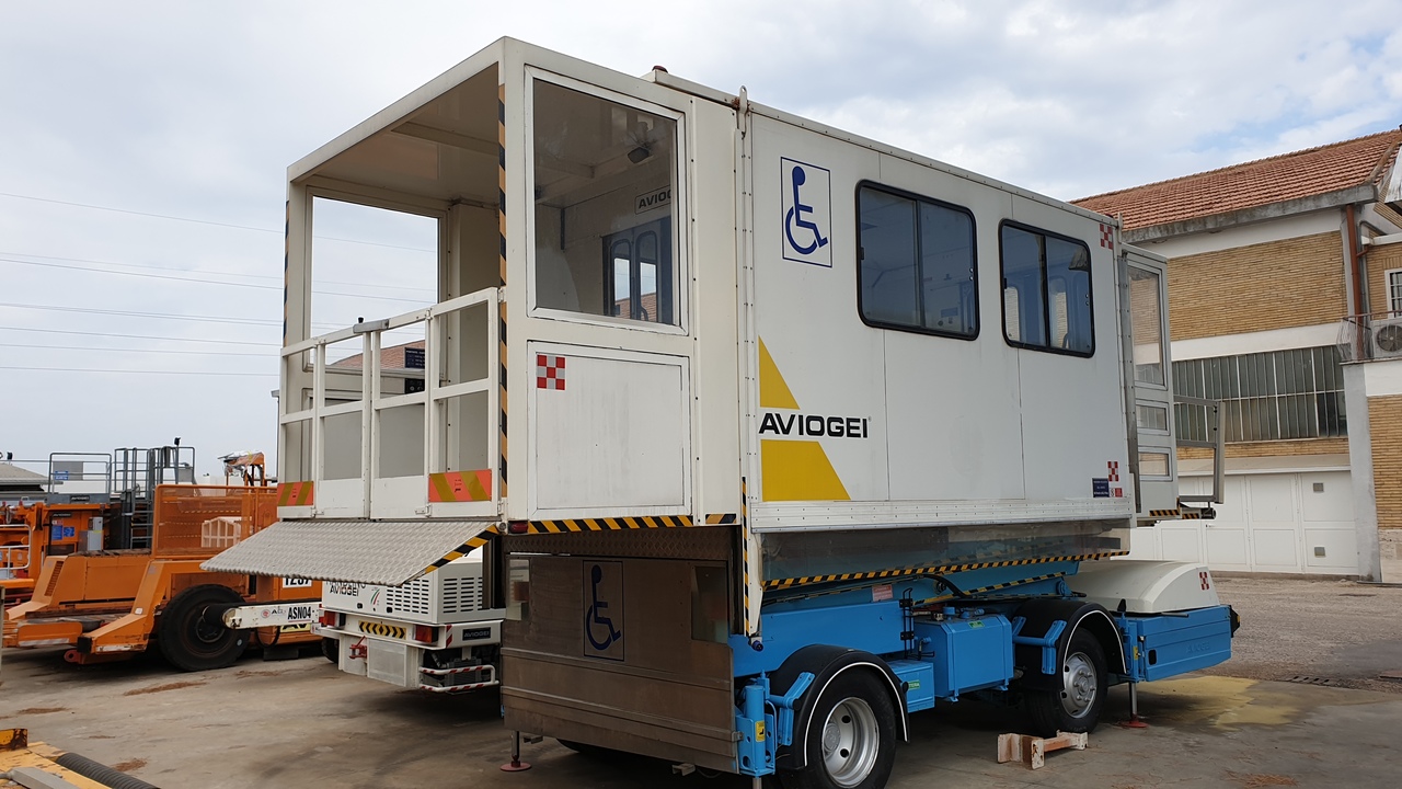 AVIOGEI Ambulift E747 (Half Cab) - Ambulift: photos 2 AVIOGEI Ambulift E747 (Half Cab) - Ambulift: photos 2