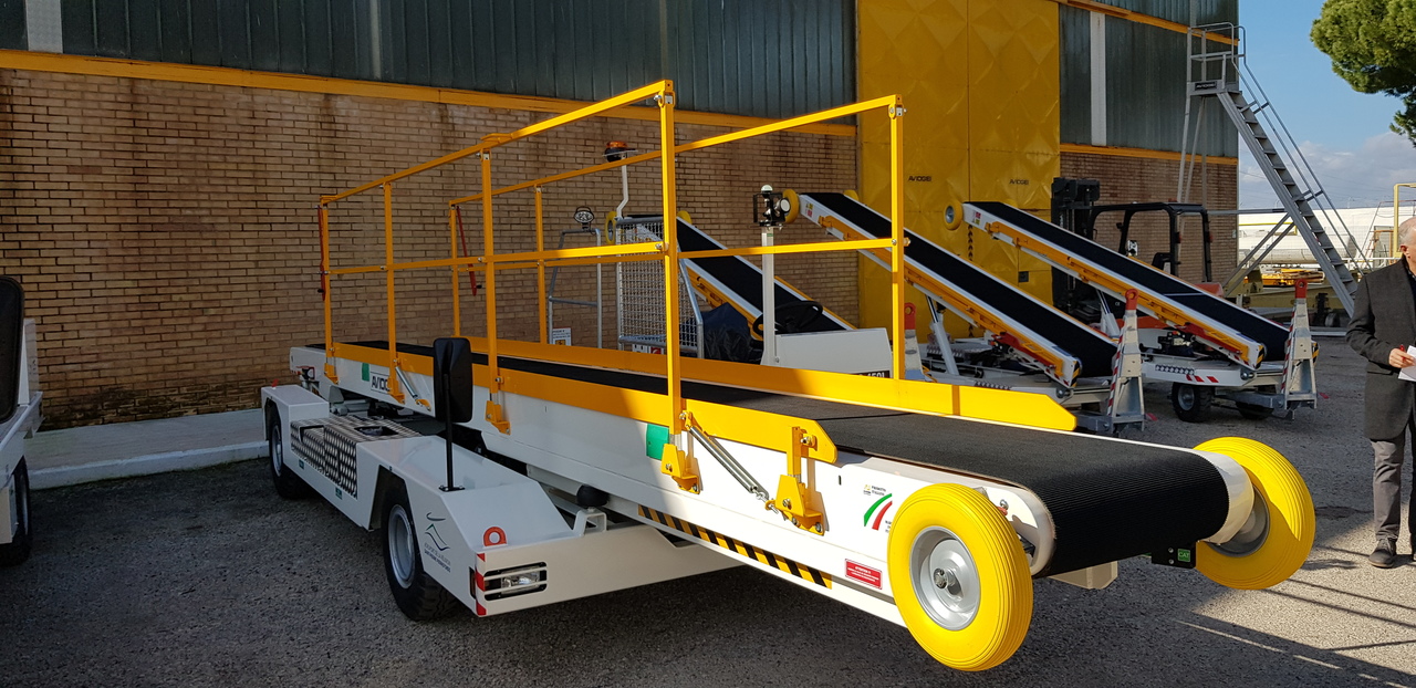 CONVEYOR BELT AVIOGEI NS450 - Tapis à bagages: photos 1 CONVEYOR BELT AVIOGEI NS450 - Tapis à bagages: photos 1