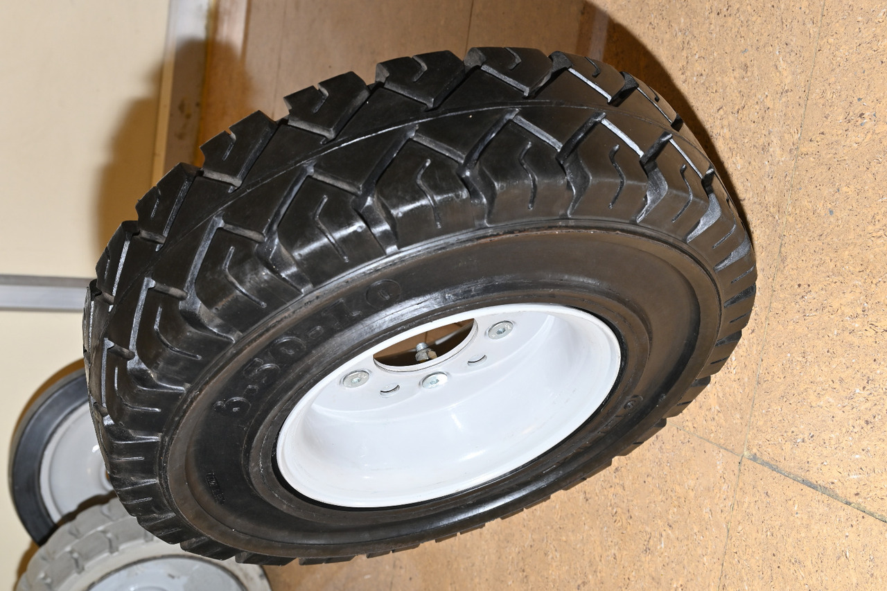 EuroSolid 6.00-9 - Pneus et jantes pour Tracteur à bagages: photos 1 EuroSolid 6.00-9 - Pneus et jantes pour Tracteur à bagages: photos 1