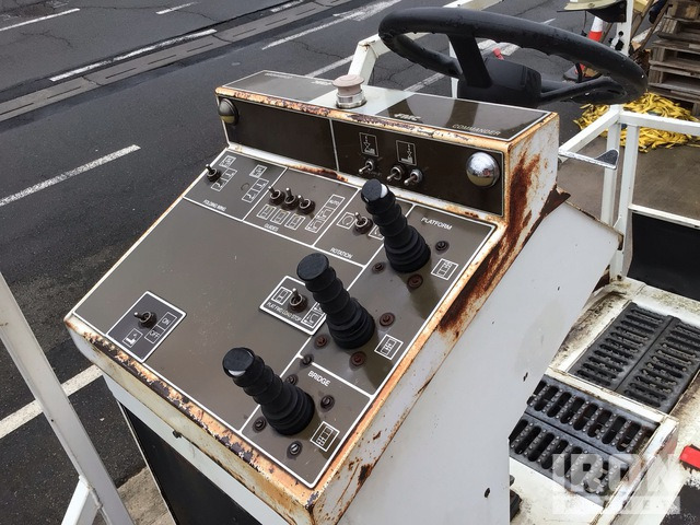 FMC loader Commander 15 Universal Main Deck - Chargeur de fret: photos 2 FMC loader Commander 15 Universal Main Deck - Chargeur de fret: photos 2