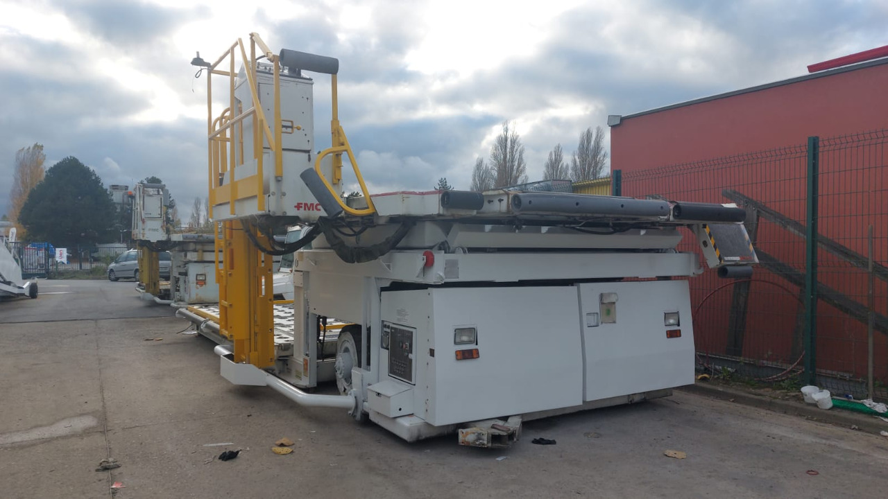 FMC loader Commander 15 Universal Main Deck - Chargeur de fret: photos 2 FMC loader Commander 15 Universal Main Deck - Chargeur de fret: photos 2