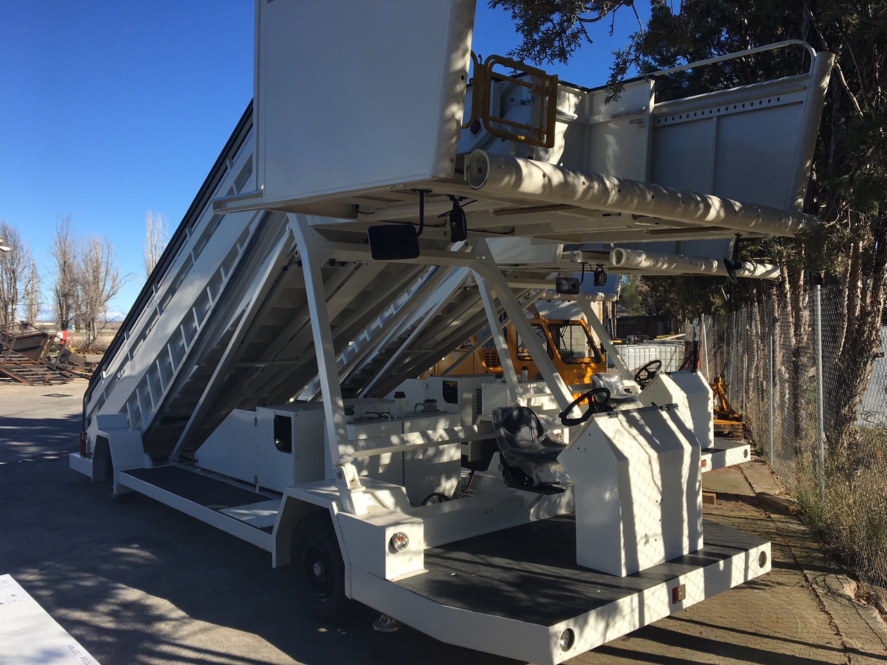 JBT Passenger Stairs Smart Step - Escalier d'embarquement: photos 2 JBT Passenger Stairs Smart Step - Escalier d'embarquement: photos 2