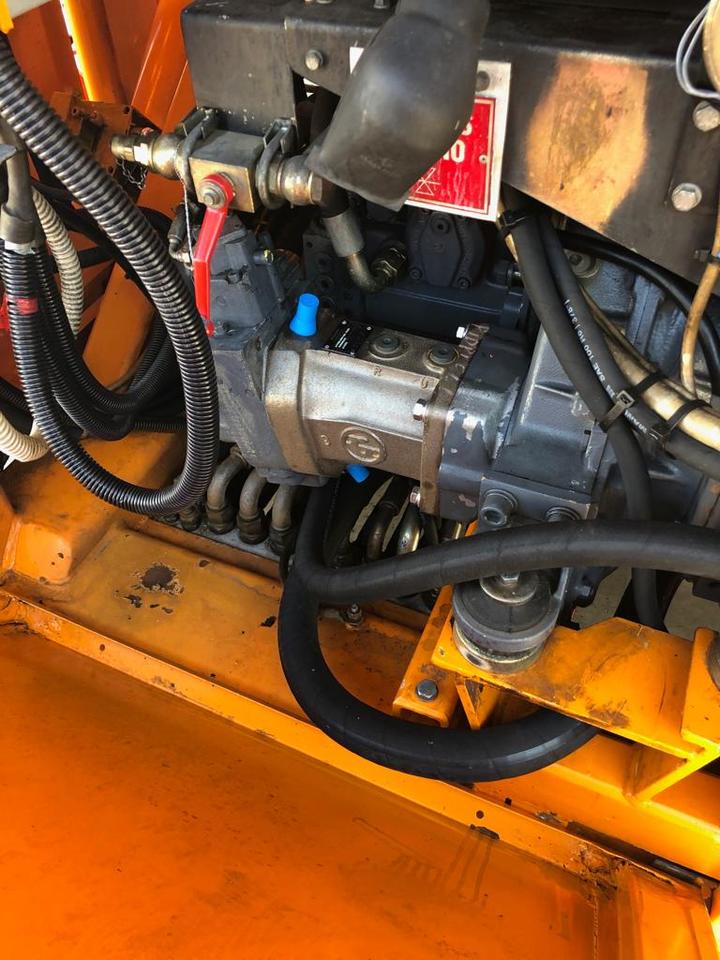 Main Deck Loader Aviogei 20 tons 2PU2000 - Chargeur de fret: photos 3 Main Deck Loader Aviogei 20 tons 2PU2000 - Chargeur de fret: photos 3