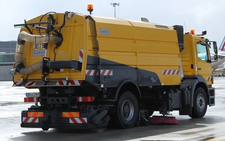 Runway Sweeper Schmidt AS990 - Balayeuse de voirie: photos 2 Runway Sweeper Schmidt AS990 - Balayeuse de voirie: photos 2