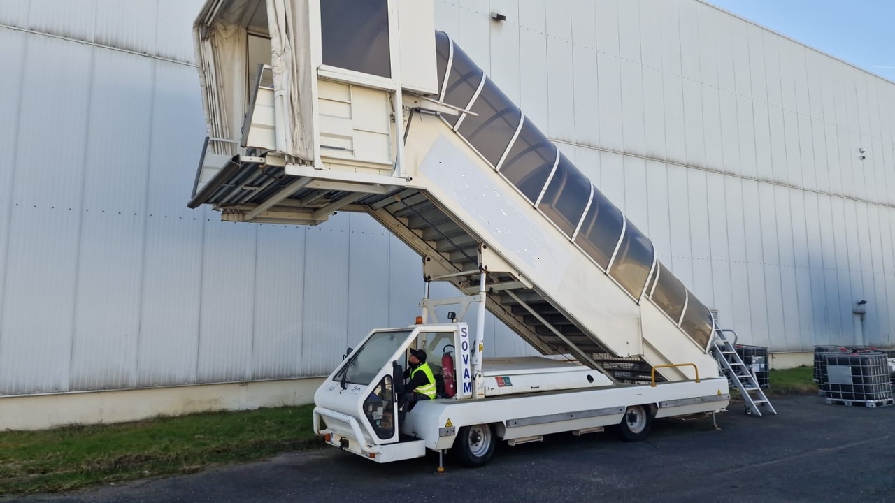 SOVAM Passenger Stairs 1.9 SPS - Escalier d'embarquement: photos 1 SOVAM Passenger Stairs 1.9 SPS - Escalier d'embarquement: photos 1