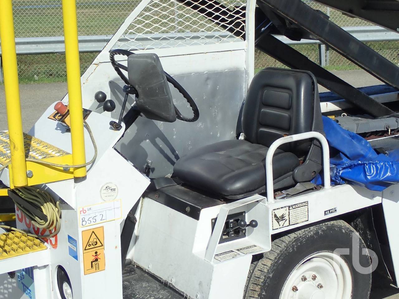 STEWART STEVENSON TUG Beltloader TUG 660-144 - Tapis à bagages: photos 5 STEWART STEVENSON TUG Beltloader TUG 660-144 - Tapis à bagages: photos 5