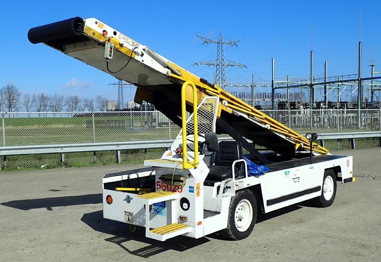 STEWART STEVENSON TUG Beltloader TUG 660-144 - Tapis à bagages: photos 1 STEWART STEVENSON TUG Beltloader TUG 660-144 - Tapis à bagages: photos 1
