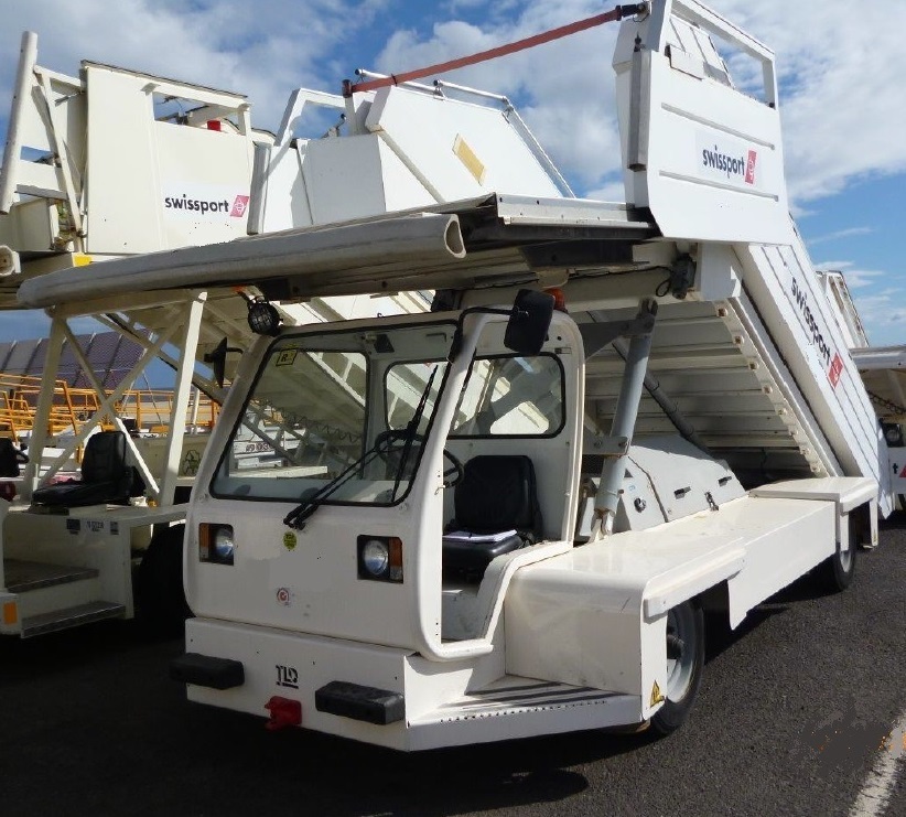 TLD Passenger stairs ABS580 - Escalier d'embarquement: photos 1 TLD Passenger stairs ABS580 - Escalier d'embarquement: photos 1