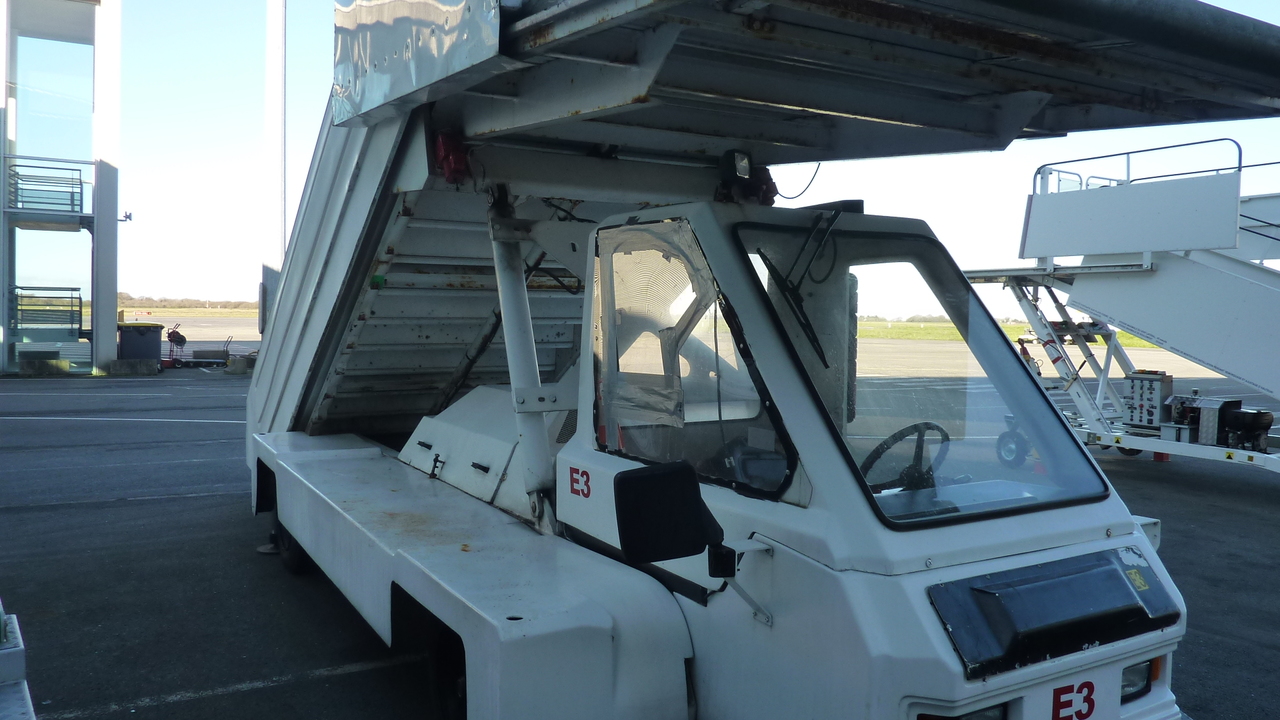 TLD Passenger stairs ABS580 - Escalier d'embarquement: photos 4 TLD Passenger stairs ABS580 - Escalier d'embarquement: photos 4