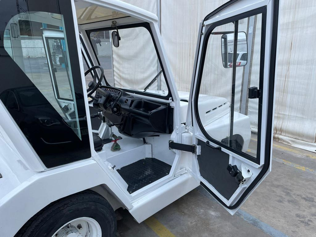 TLD TMX30 - Tracteur d'avions: photos 4 TLD TMX30 - Tracteur d'avions: photos 4