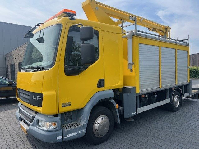 DAF LF 220 FA45.220 LF Custers T265-12.5 - Camion avec nacelle: photos 1 DAF LF 220 FA45.220 LF Custers T265-12.5 - Camion avec nacelle: photos 1