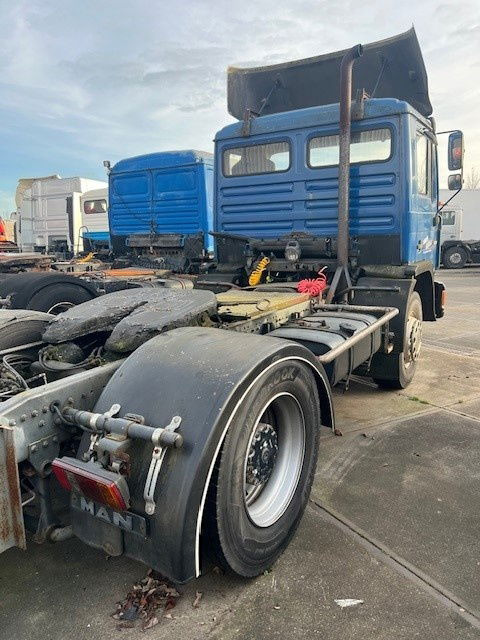 MAN 12.232 18.232 - Tracteur routier: photos 3 MAN 12.232 18.232 - Tracteur routier: photos 3
