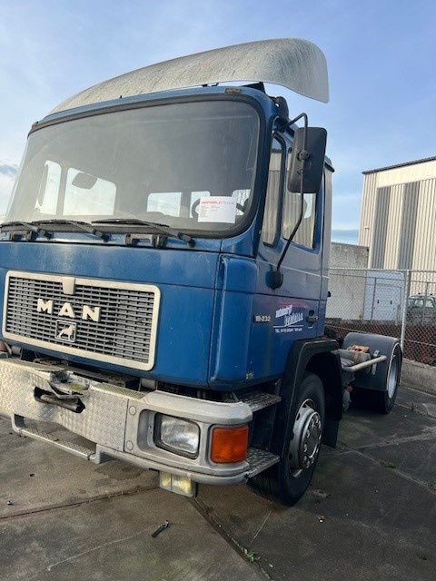 MAN 12.232 18.232 - Tracteur routier: photos 1 MAN 12.232 18.232 - Tracteur routier: photos 1