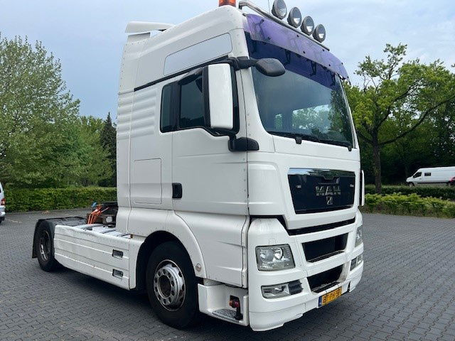 MAN TGX 18.400 .400 - Tracteur routier: photos 2 MAN TGX 18.400 .400 - Tracteur routier: photos 2