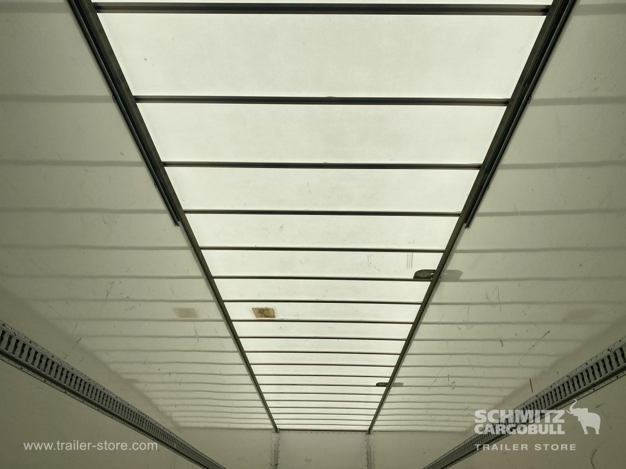 FRUEHAUF Dryfreight Standard Roller shutter door — crédit-bail FRUEHAUF Dryfreight Standard Roller shutter door: photos 8