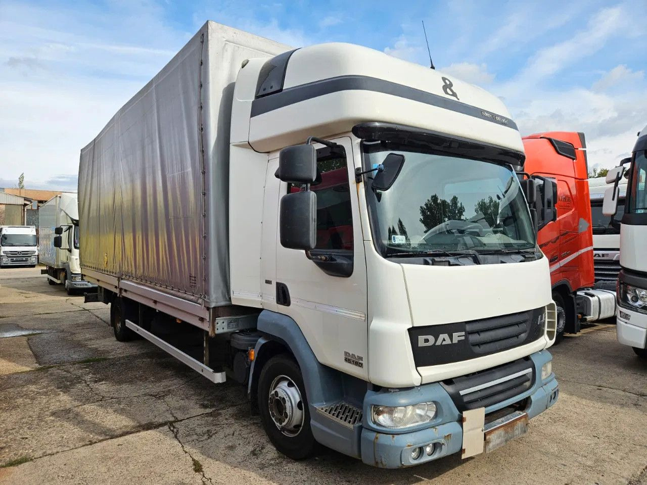 DAF LF 45.180 EEV - More units in stock! - Utilitaire rideaux coulissants (PLSC): photos 3 DAF LF 45.180 EEV - More units in stock! - Utilitaire rideaux coulissants (PLSC): photos 3