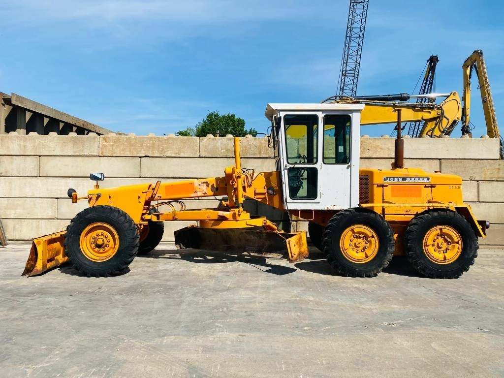 John Deere 570 A - Niveleuse: photos 1 John Deere 570 A - Niveleuse: photos 1