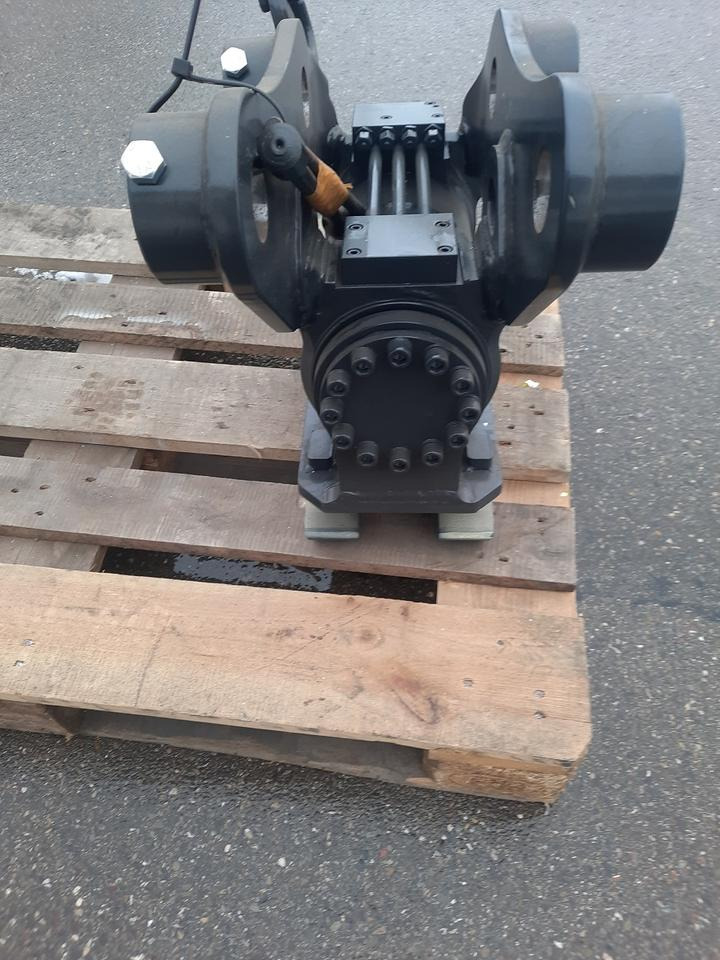 Rädlinger Tilt 3,5 -5 to Powertilt Minibagger Schwenkmotor Kubota - Tiltrotator pour Mini pelle: photos 2 Rädlinger Tilt 3,5 -5 to Powertilt Minibagger Schwenkmotor Kubota - Tiltrotator pour Mini pelle: photos 2