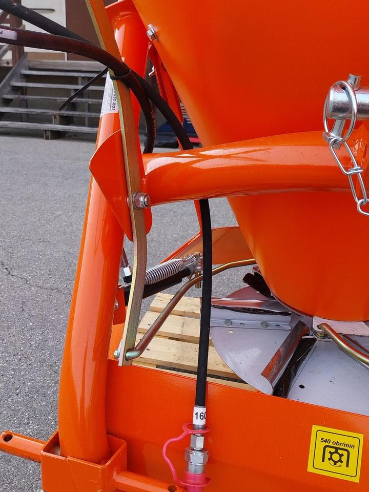 Salzstreuer 200l-500l Sand Splitt Schlepper Traktor Winterdienst - Epandeur de sable: photos 5 Salzstreuer 200l-500l Sand Splitt Schlepper Traktor Winterdienst - Epandeur de sable: photos 5