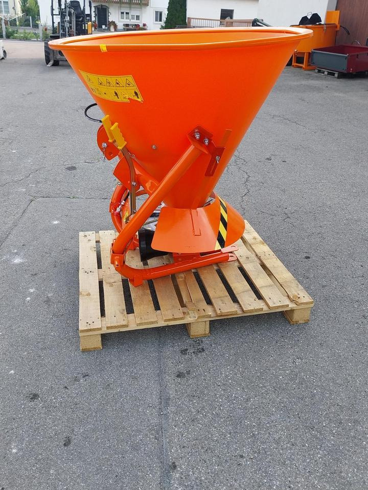 Salzstreuer 200l-500l Sand Splitt Schlepper Traktor Winterdienst - Epandeur de sable: photos 5 Salzstreuer 200l-500l Sand Splitt Schlepper Traktor Winterdienst - Epandeur de sable: photos 5