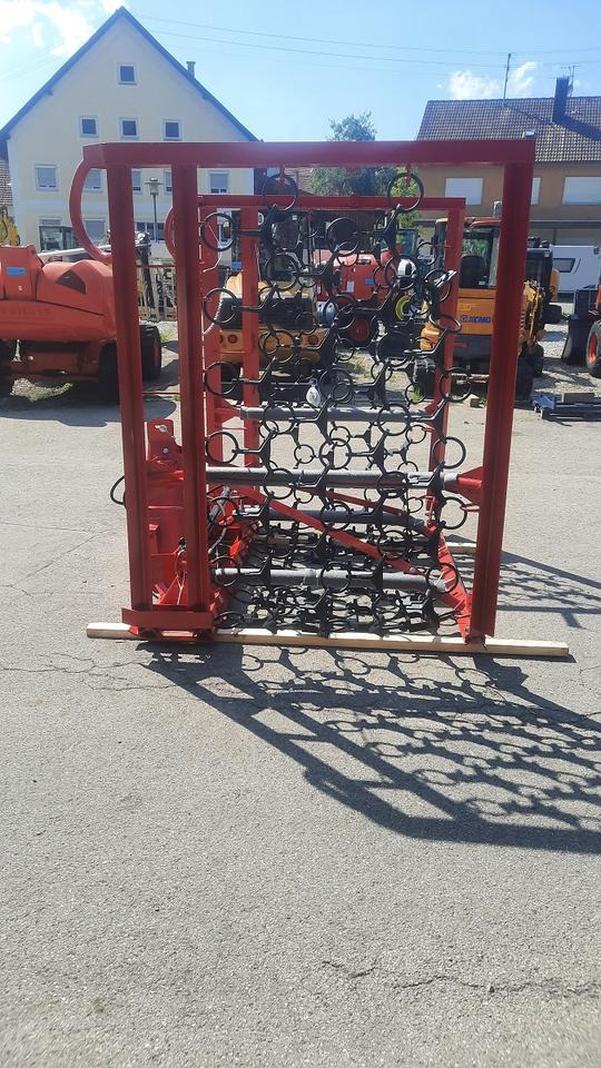 Wiesenegge 6 - 8m Wiesenstriegel Wiesenschleppe Traktor John deer - Herse à chaîne: photos 2 Wiesenegge 6 - 8m Wiesenstriegel Wiesenschleppe Traktor John deer - Herse à chaîne: photos 2