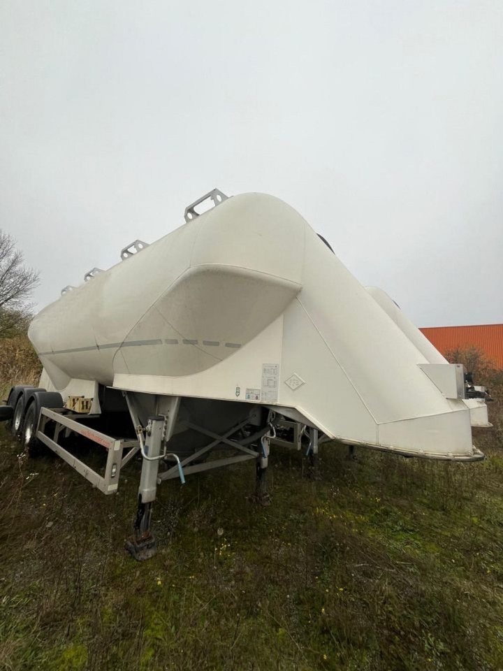 FELDBINDER Silo für Staub und Rieselgüter EUT 40.3 Auflieger Zement 40m³, Lenkachse - Citerne pulvérulente: photos 2 FELDBINDER Silo für Staub und Rieselgüter EUT 40.3 Auflieger Zement 40m³, Lenkachse - Citerne pulvérulente: photos 2