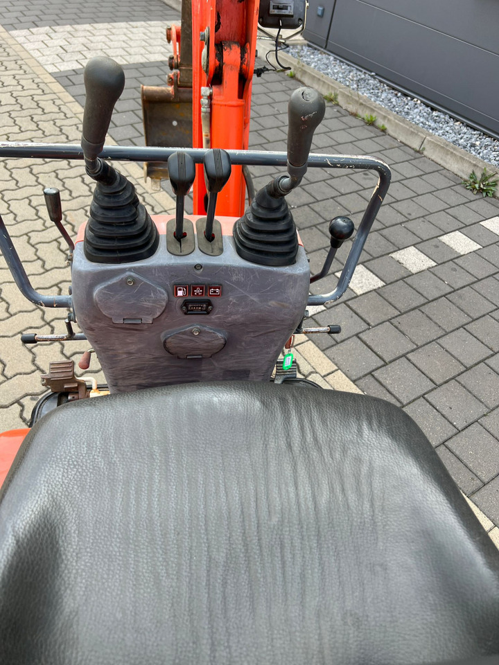 KUBOTA Minibagger U 10 - 3 Minibagger Kurzheck - Mini pelle: photos 5 KUBOTA Minibagger U 10 - 3 Minibagger Kurzheck - Mini pelle: photos 5